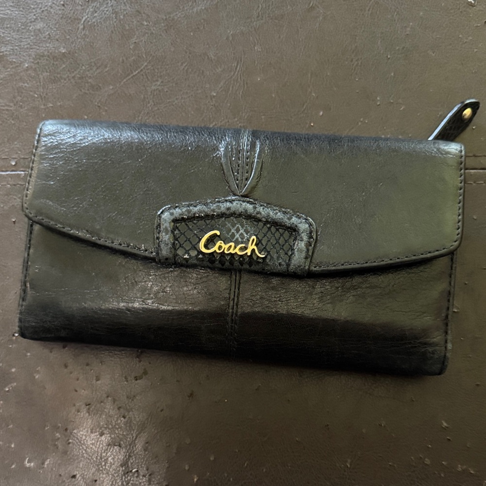 Vintage Coach Black Leather Wallet with Gold Accent - Picture 1 of 3